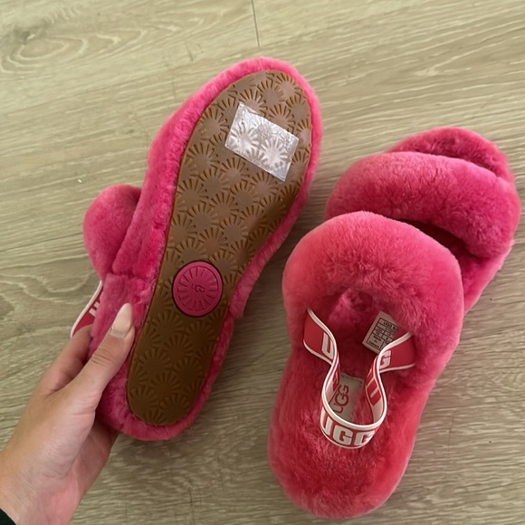 UGG SLIDES!! - Picture 3 of 5